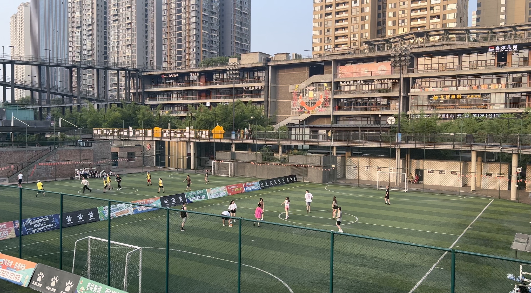 1657519160438887.jpg 足球 成年人.jpg