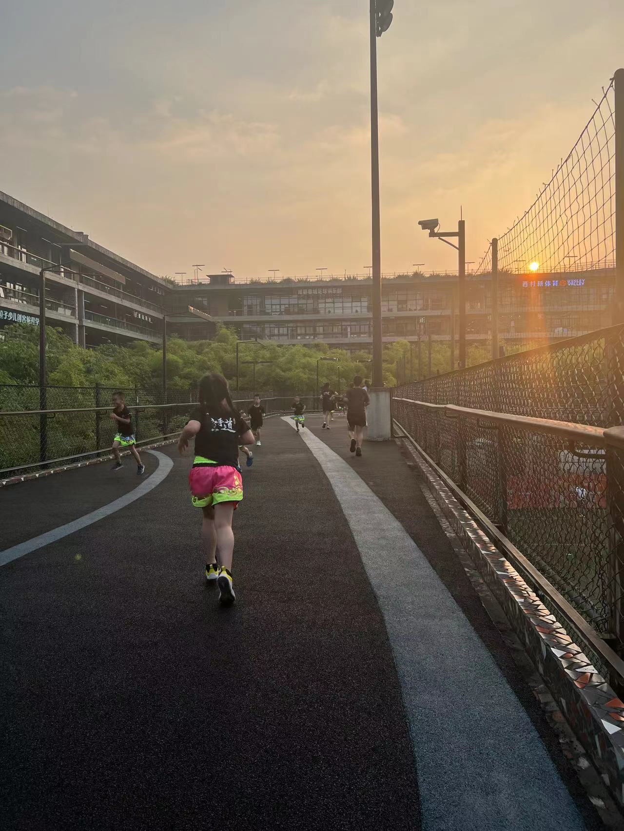 1657519274610240.jpg 5bc9dbcbac179838b7bfbe13f7f27b8.jpg