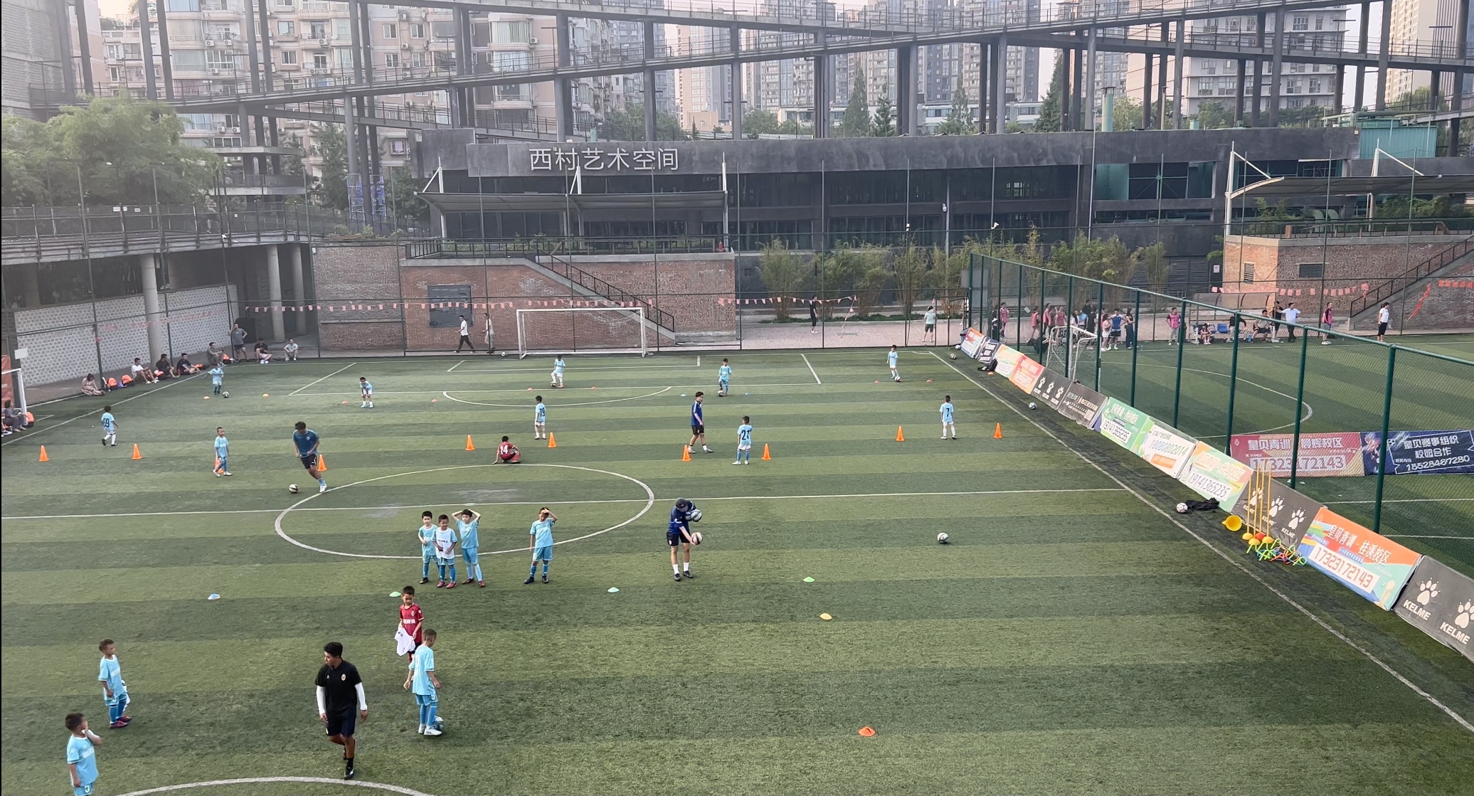 1657520076974622.jpg 足球 大景.jpg